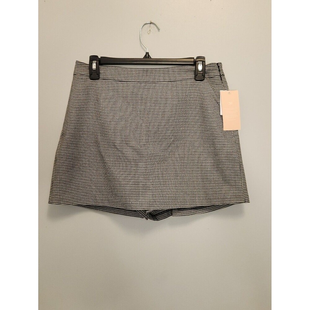 JustFab Black & White Houndstooth Skort Size Medium NWT!